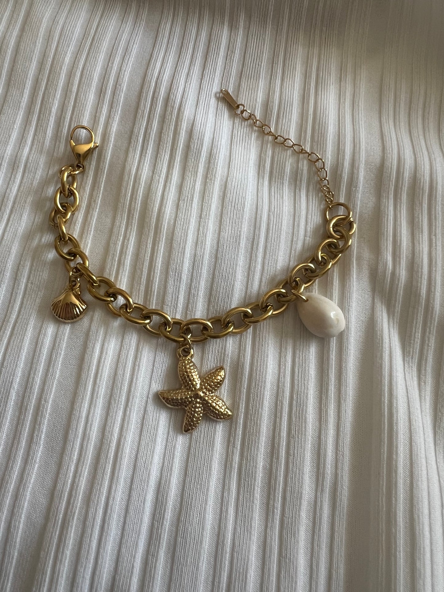 Bracelet “Évasion Marine” en Acier Inoxydable Doré