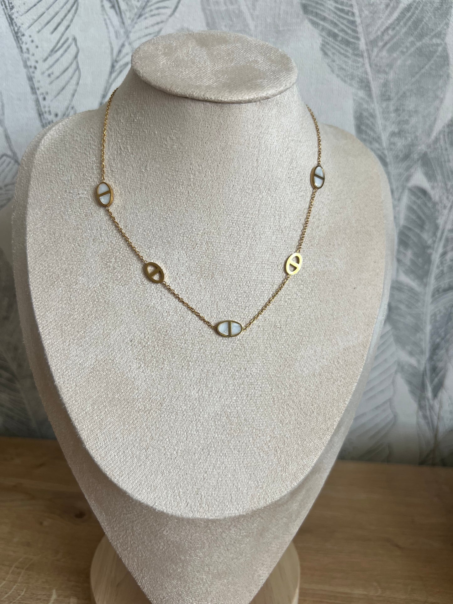 Collier “Épure Dorée” – Cercle Intemporel