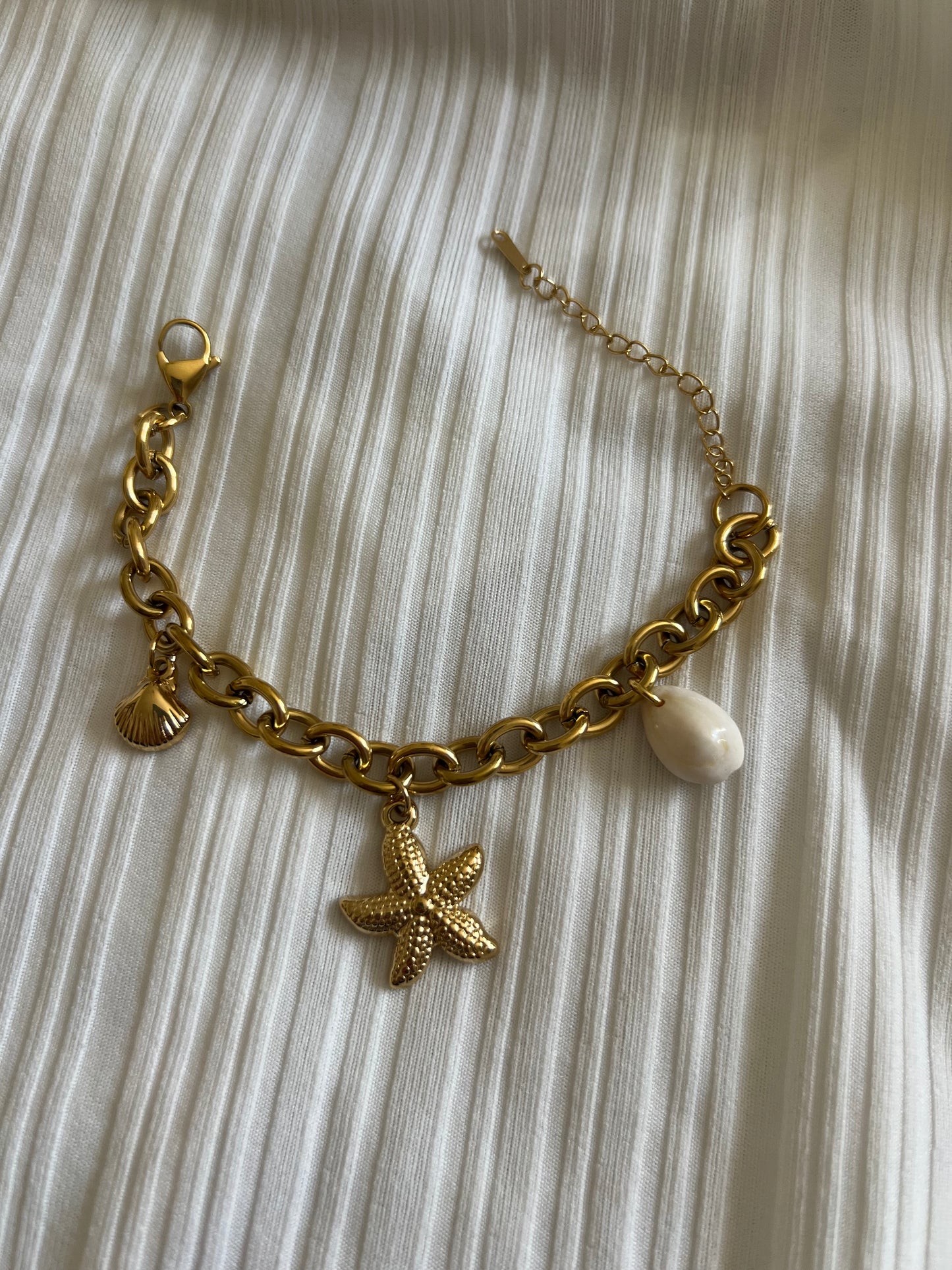 Bracelet “Évasion Marine” en Acier Inoxydable Doré