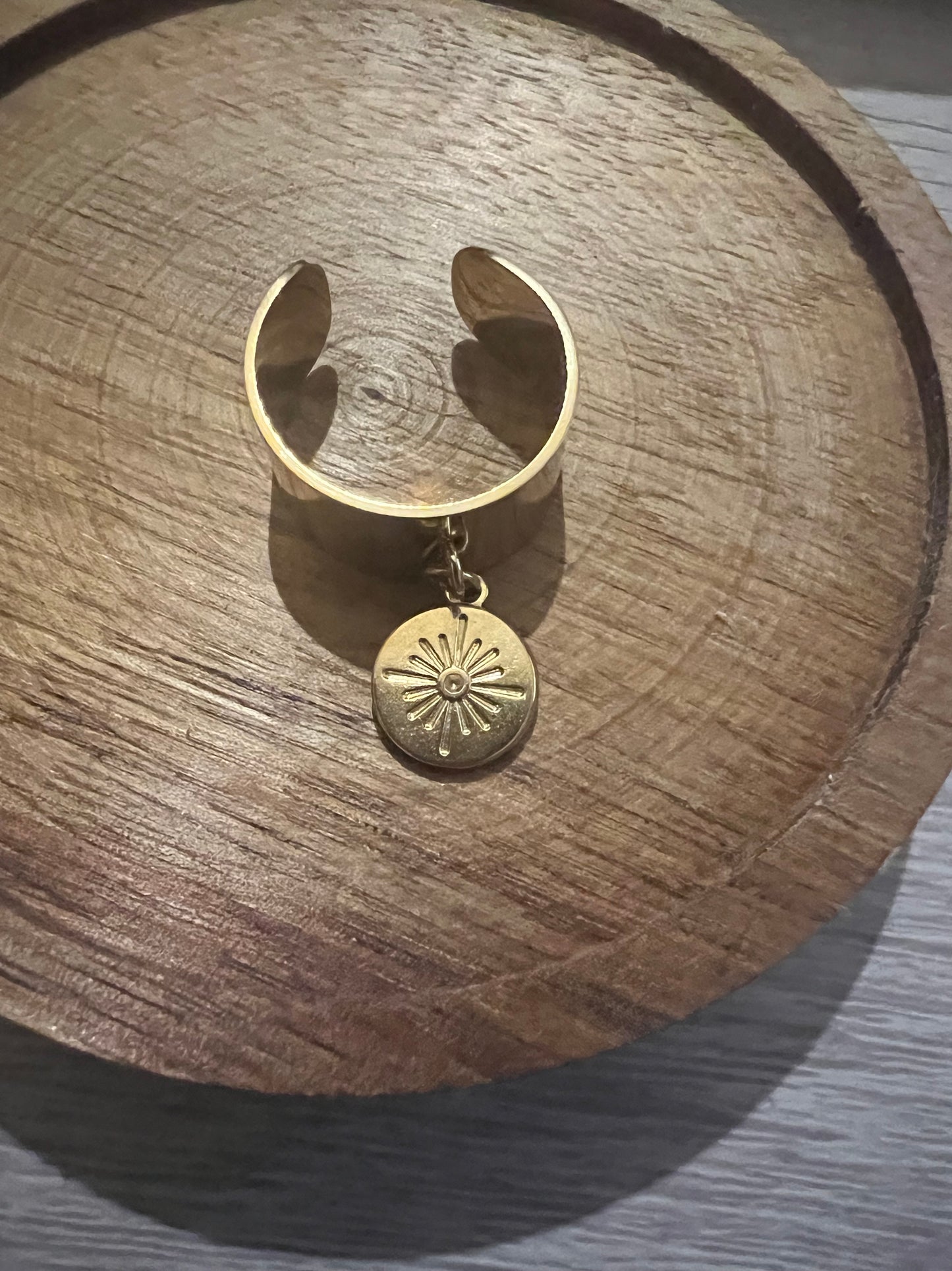 🌞 Bague Breloque Soleil en Acier Inoxydable – Éclat Éternel