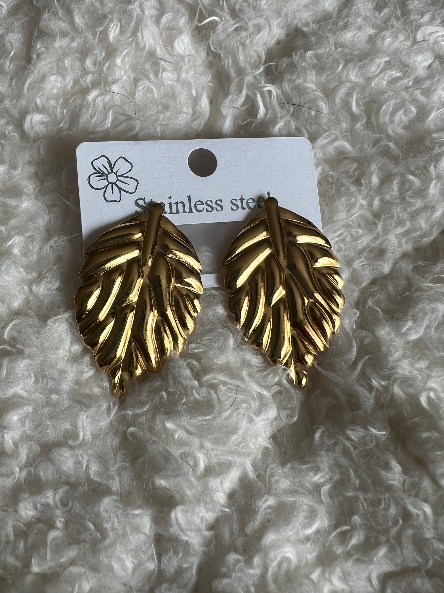 Boucles d’Oreilles Feuille Dorée en Acier Inoxydable – Élégance Naturelle