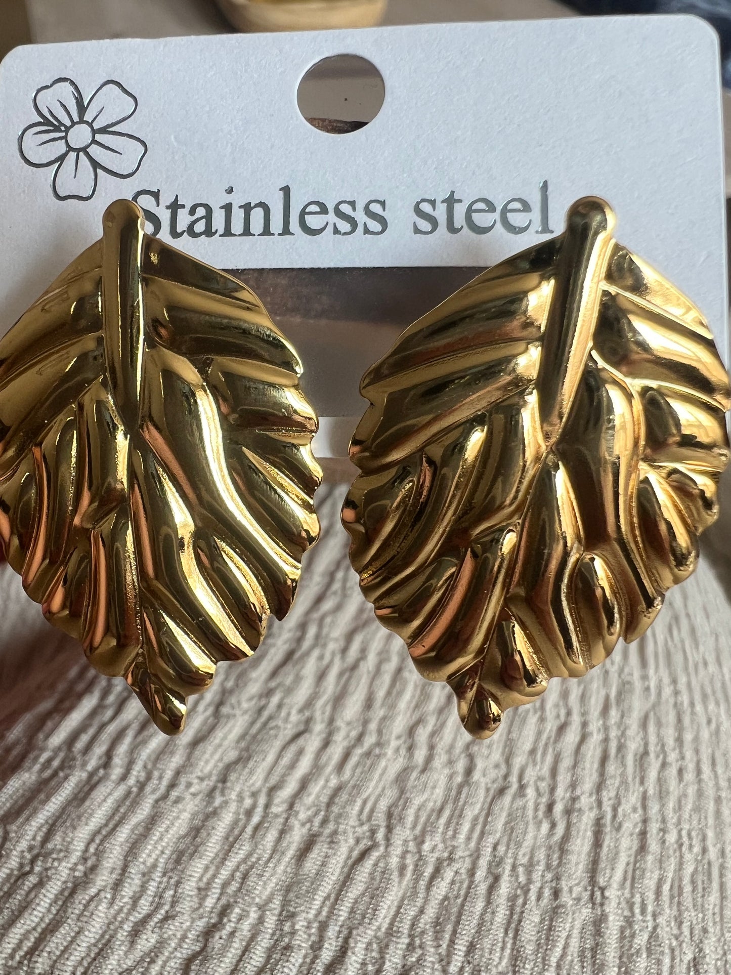 Boucles d’Oreilles Feuille Dorée en Acier Inoxydable – Élégance Naturelle
