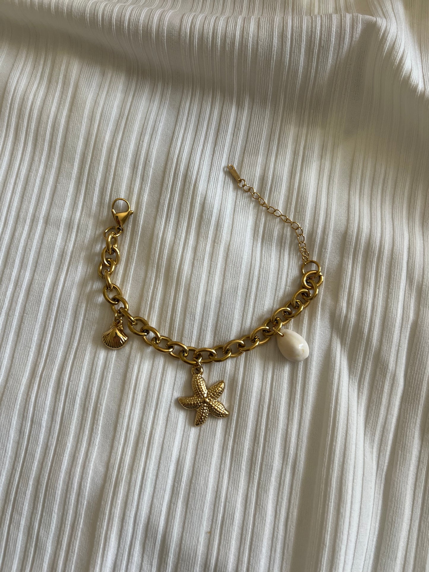 Bracelet “Évasion Marine” en Acier Inoxydable Doré