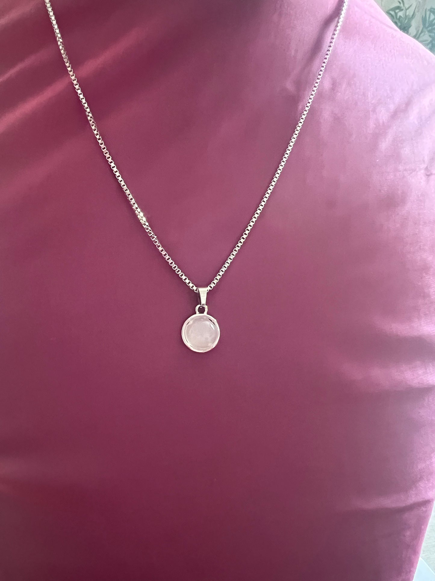 Collier Argenté Réglable avec Pendentif Rond – Intemporel & Chic