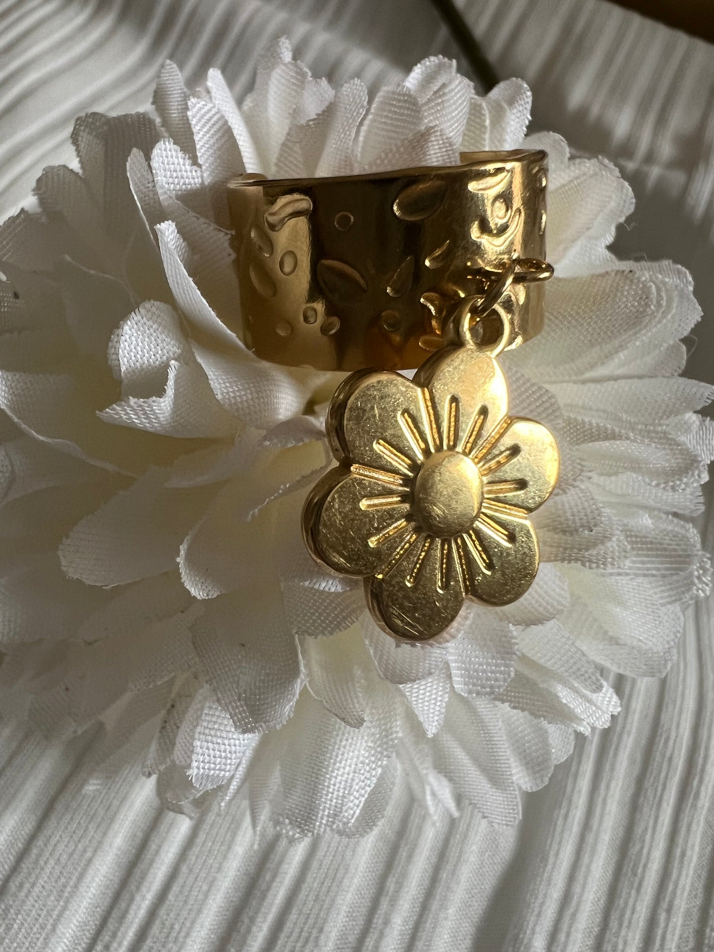 Bague “Fleur de Charme” – Élégance ajustable