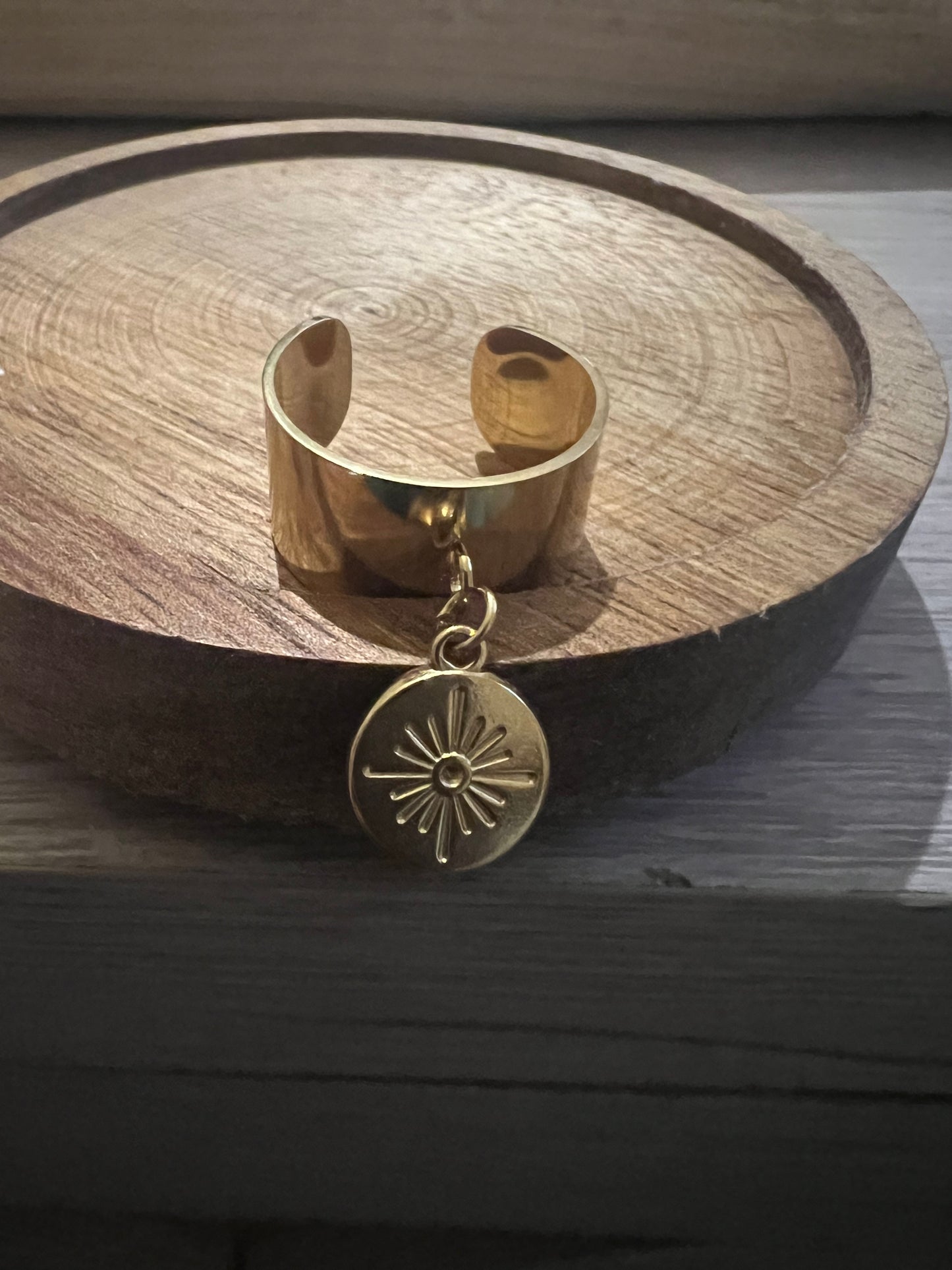 🌞 Bague Breloque Soleil en Acier Inoxydable – Éclat Éternel