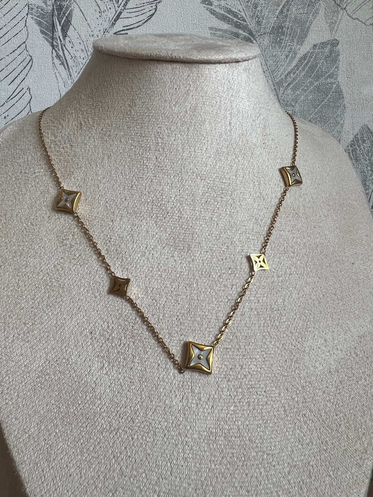 Collier Élégance – Acier Inoxydable Intemporel