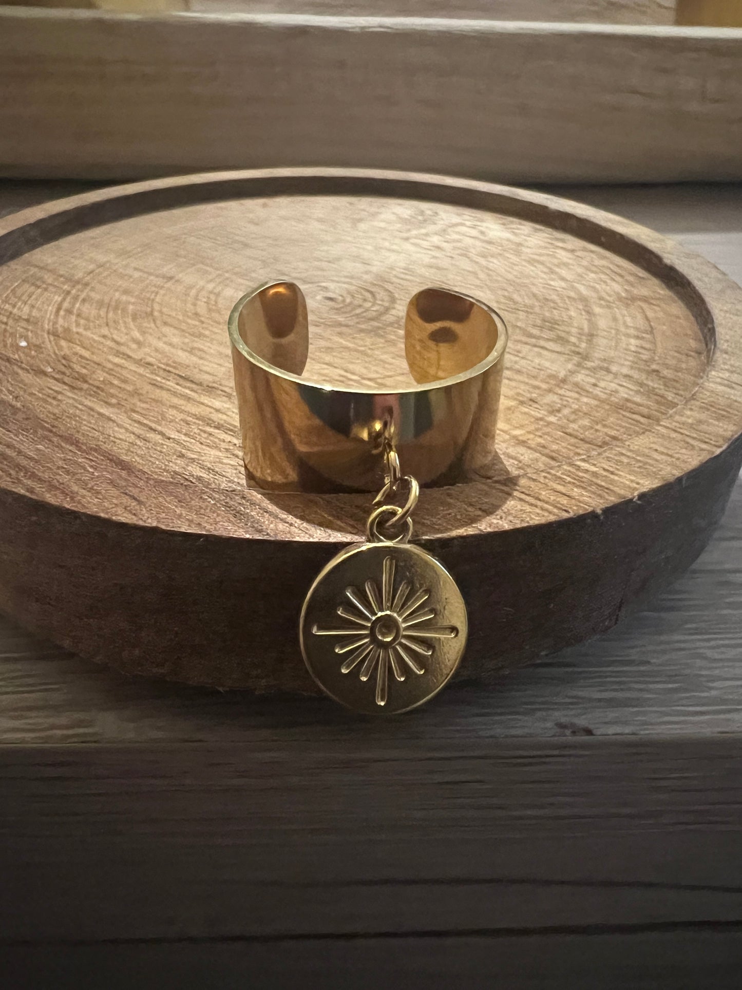 🌞 Bague Breloque Soleil en Acier Inoxydable – Éclat Éternel
