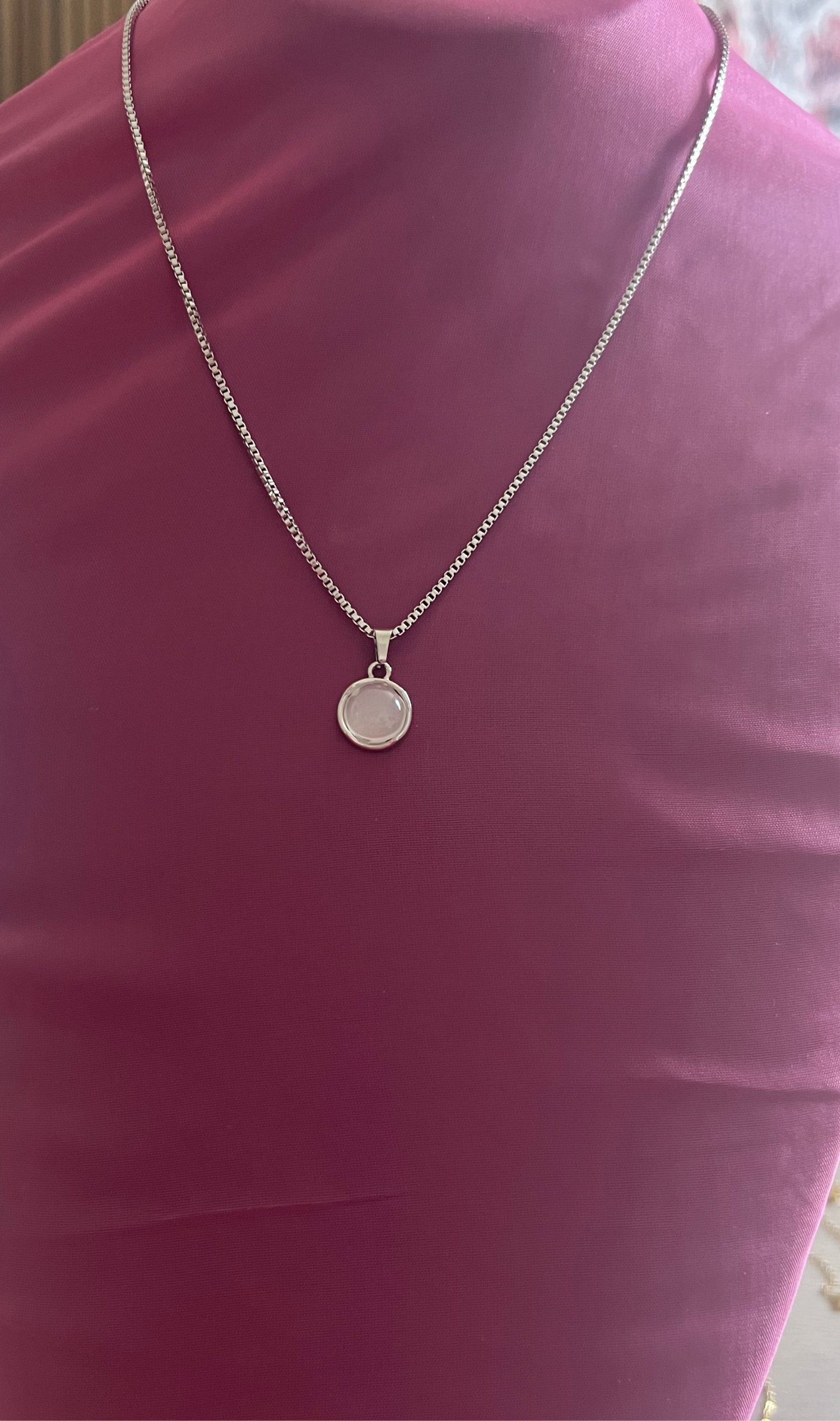 Collier Argenté Réglable avec Pendentif Rond – Intemporel & Chic