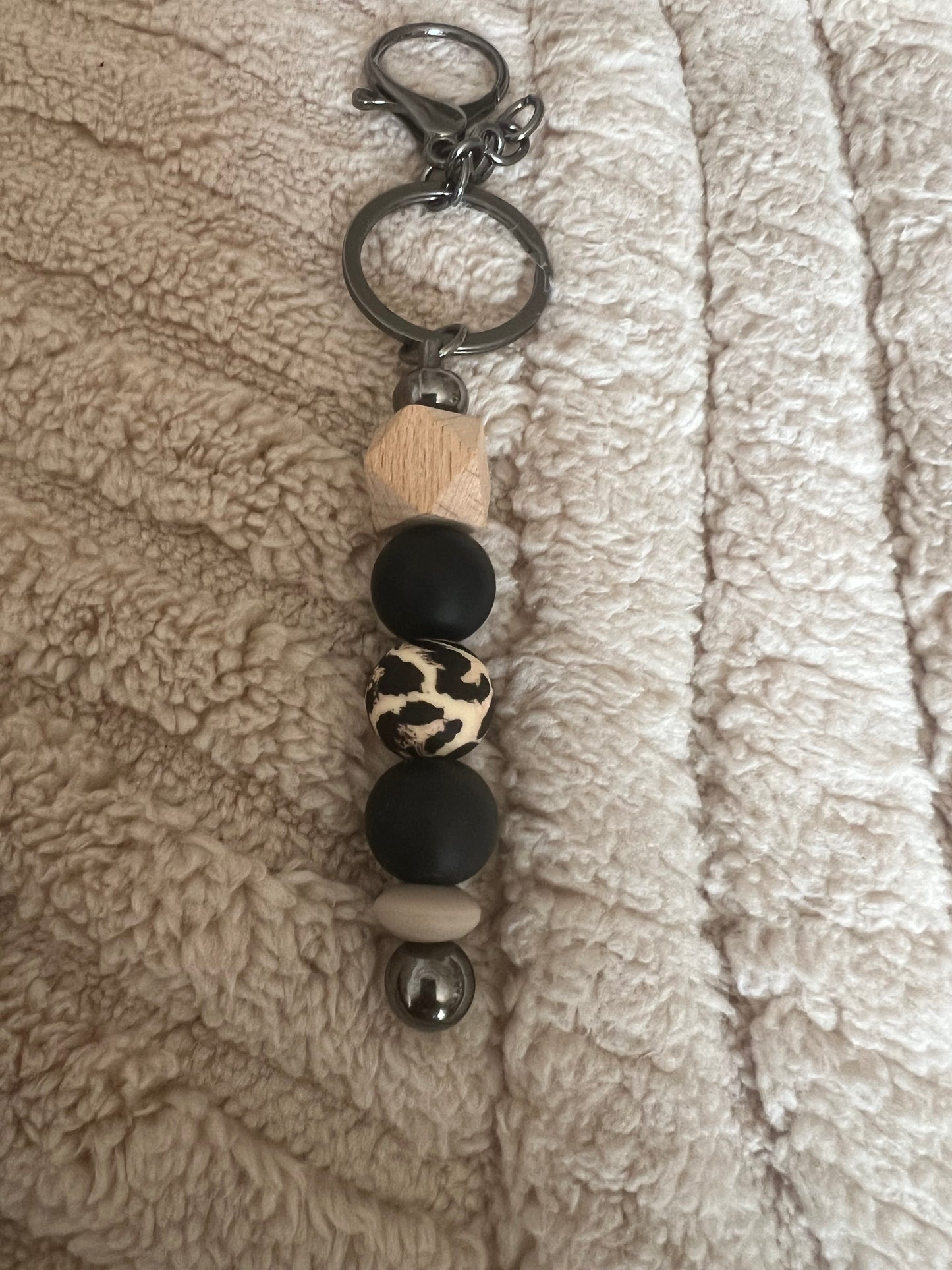 Porte-clés fait main avec perles bois et silicone