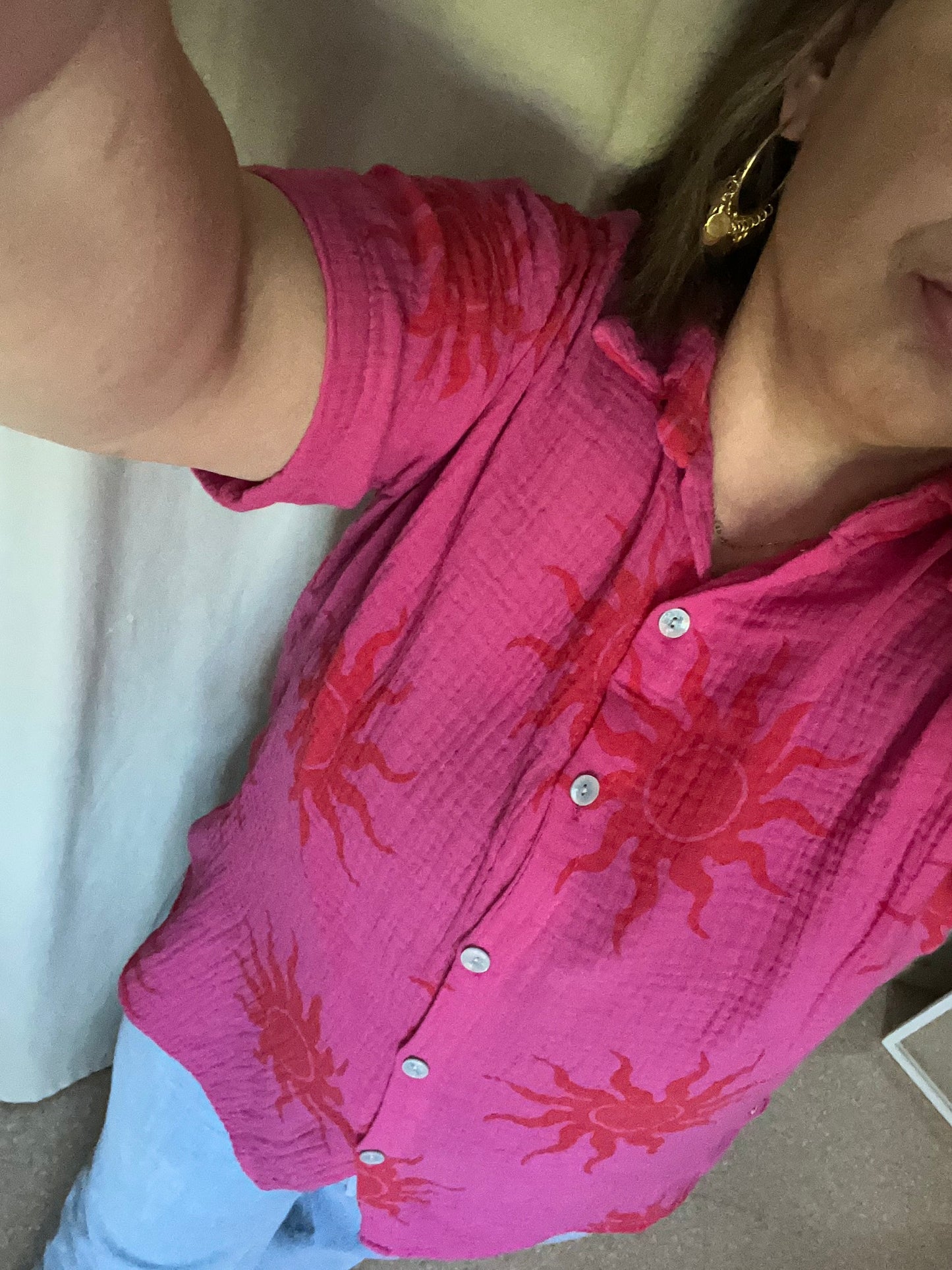 🌞 Chemise “Sunshine Vibes” – Rose Fuchsia & Soleil Rouge (Taille Unique