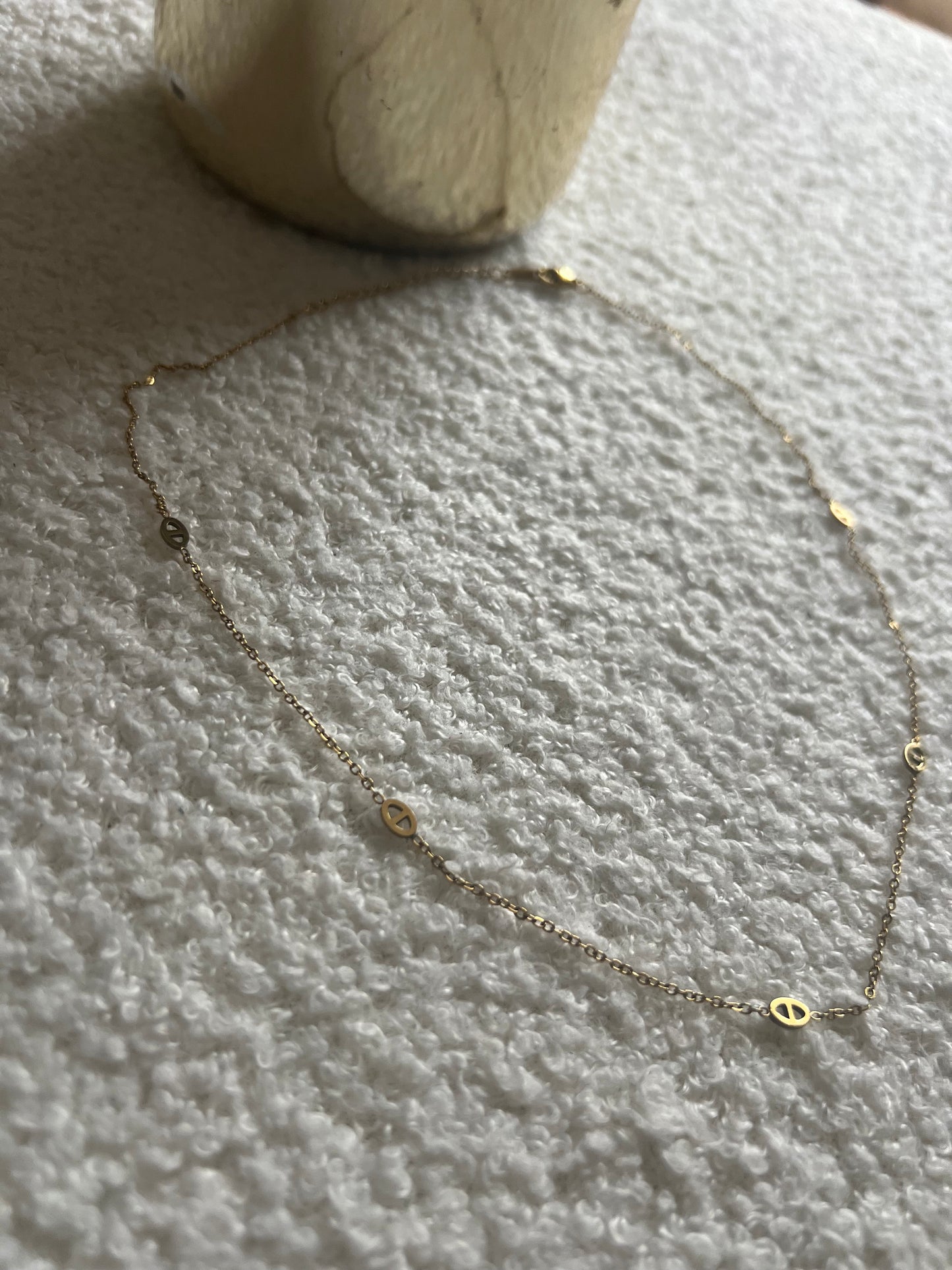 • Collier Épure – Acier Inoxydable & Symbole Arrondi