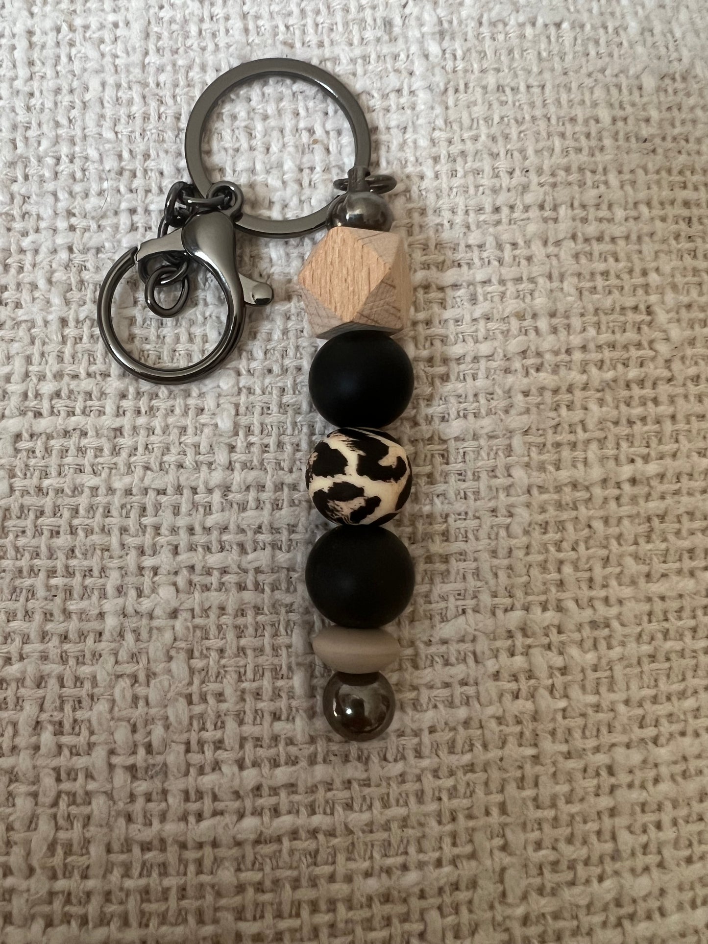 Porte-clés fait main avec perles bois et silicone
