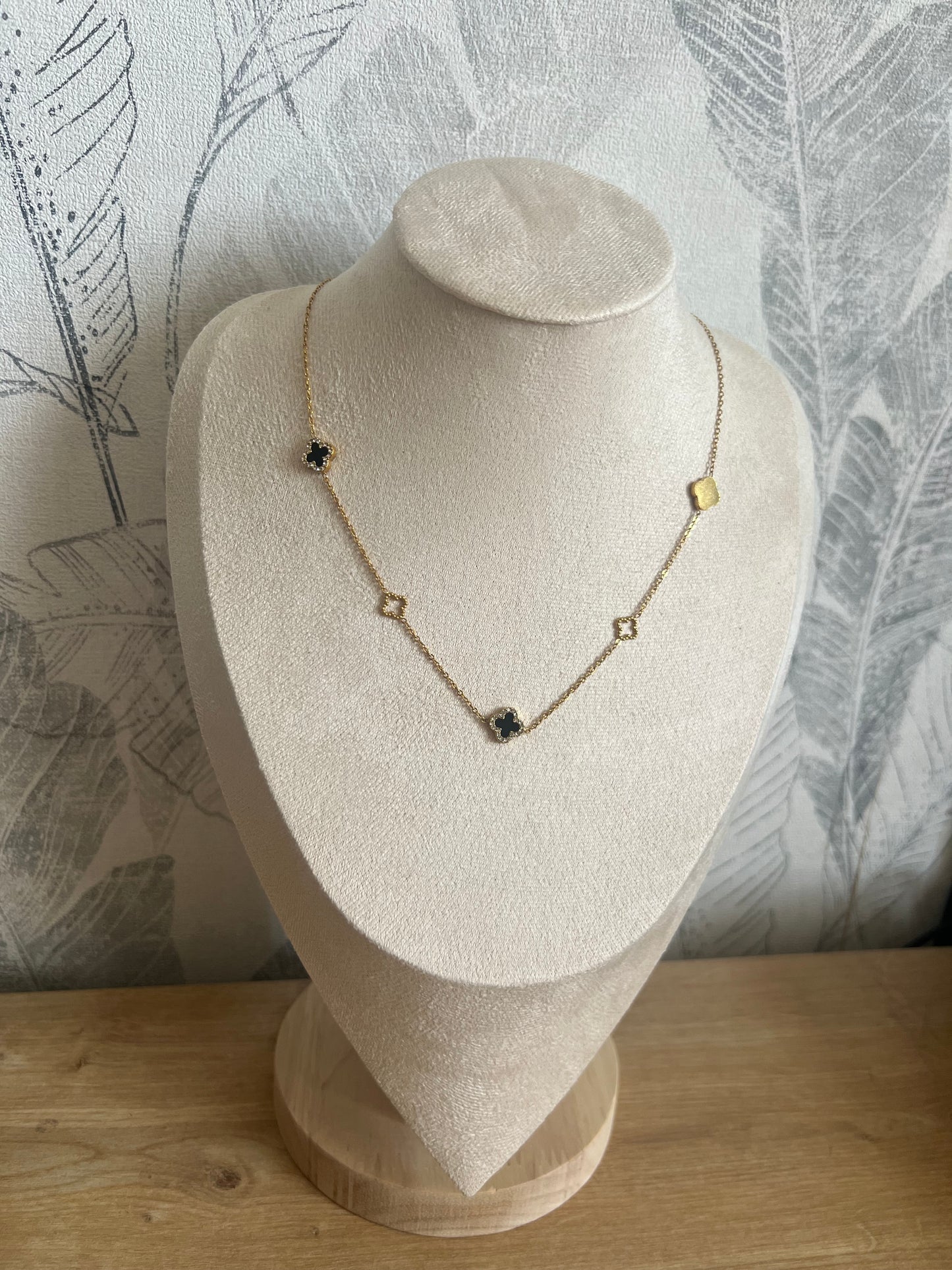 Collier Trèfle Noir – Acier Inoxydable Élégance