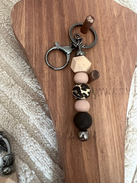 Porte-clés fait main avec perles bois et silicone