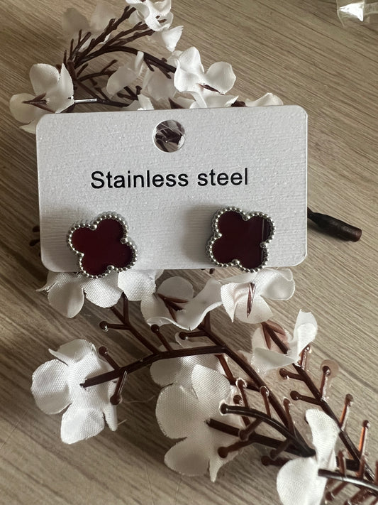 Boucles d’Oreilles Trèfle – Acier Inoxydable bordeaux