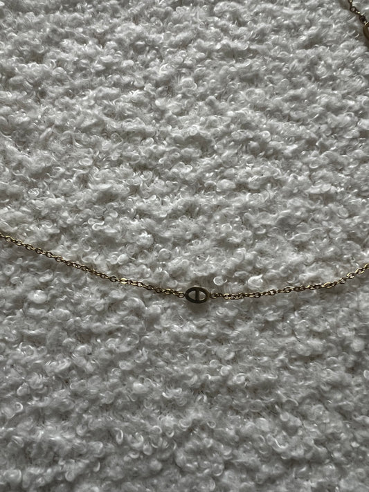 •	Collier Épure – Acier Inoxydable & Symbole Arrondi