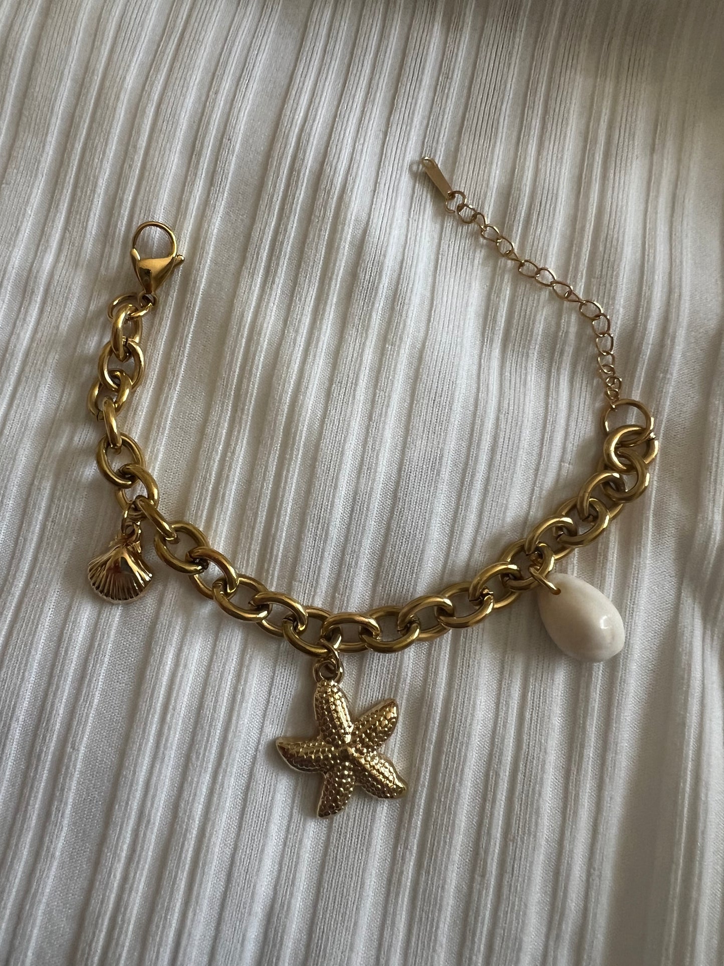 Bracelet “Évasion Marine” en Acier Inoxydable Doré